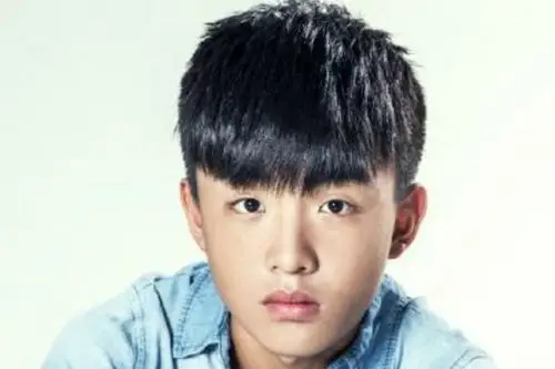 郑伟长大后的照片郑伟考上哪所大学了近况究竟如何