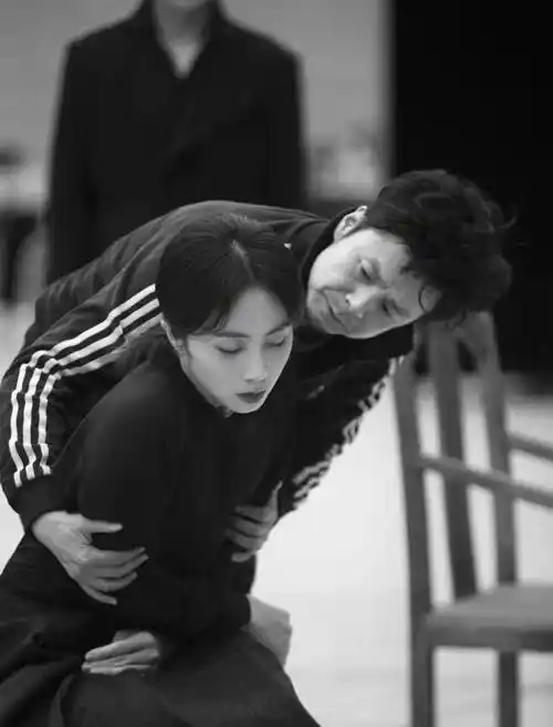 黄磊晒孙莉近照,侧脸被误认是黄多多,母女俩基因好强大_照片_气质