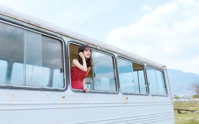 小清新日系美女户外写真图片高清壁纸