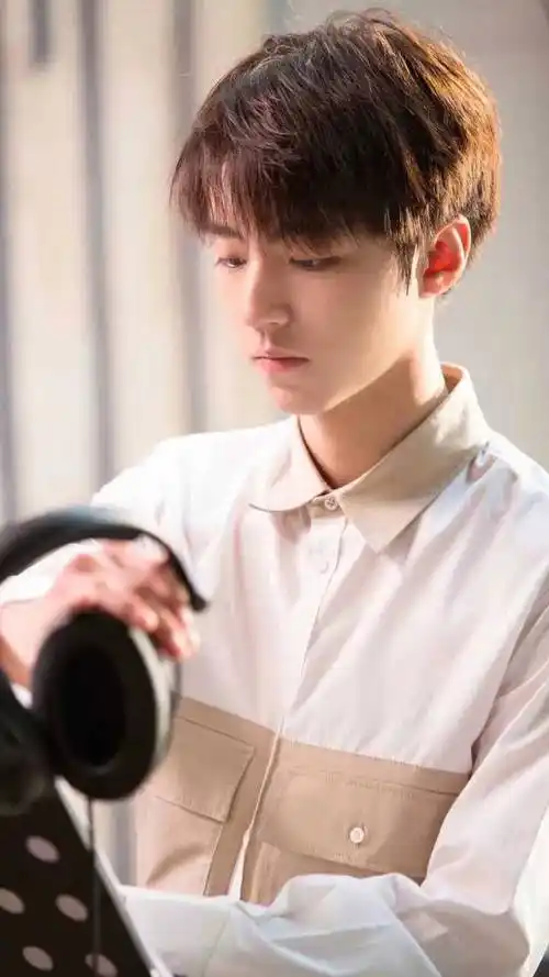 王俊凯:毕业典礼那天我一定要做把学士帽扔到最高的那一个_北电_凯凯