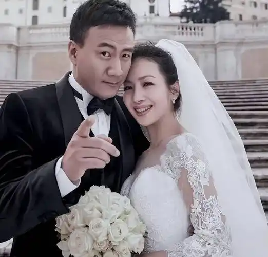 55岁的胡军,不惧绯闻与学妹相濡以沫24年,终于熬出了老戏骨风范_父亲