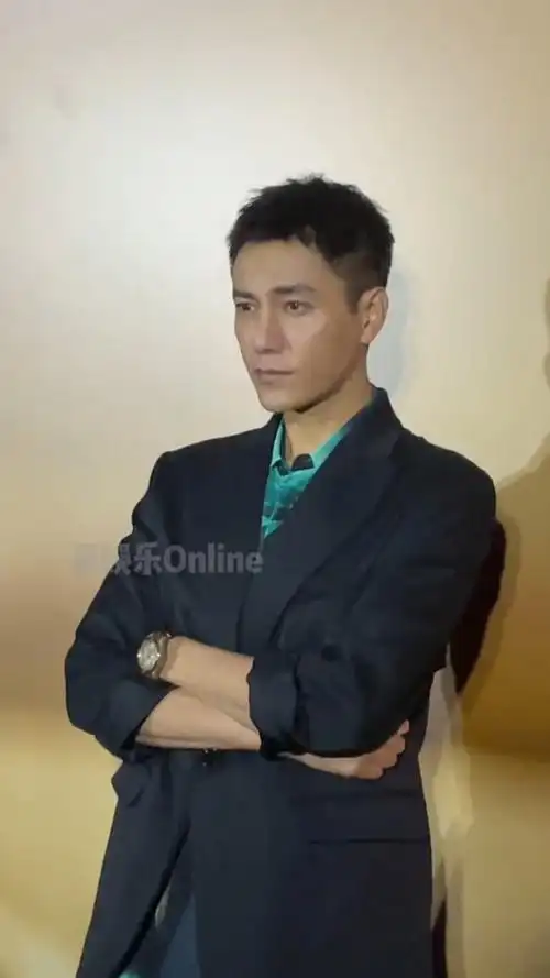 陈坤#短寸造型,被冻到的表情也太可爱了哈哈哈哈