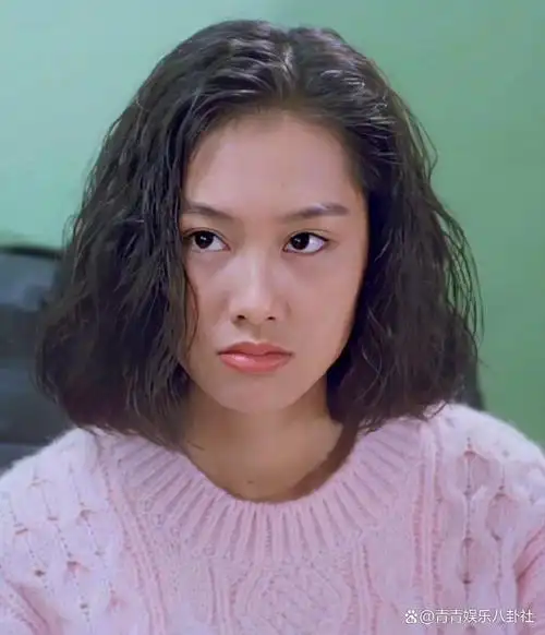 52岁朱茵现状曝光住深山残屋开以前旧车活成了演艺圈李子柒