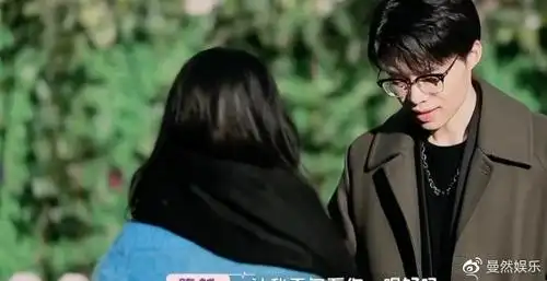 怦然再心动大结局黄奕牵手崔伟女儿穿一身奢侈品首次出镜