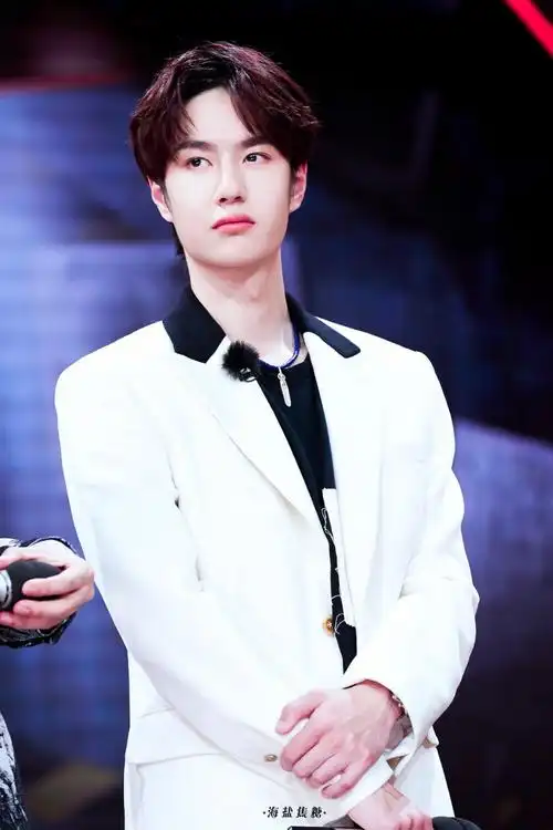 190203天天向上uniq王一博crlogo