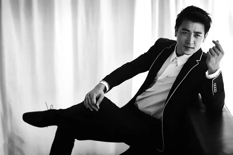 保剑锋黑白雅痞绅士大叔风格写真