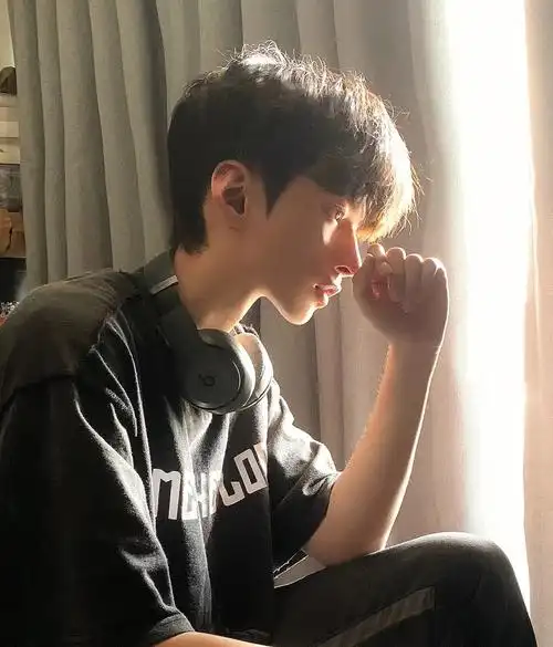 男生发型碎盖微分