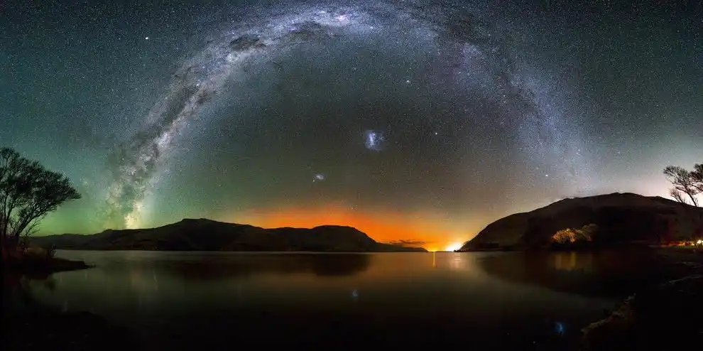 英国摄影师rob dickinson在新西兰拍摄的一组银河全景图