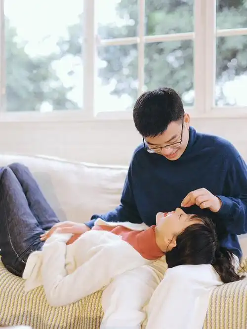 双向奔赴居家情侣照