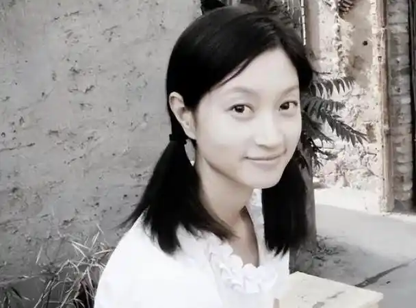 "最干净"女演员沈佳妮:出道15年一直不红,丈夫却大红大紫