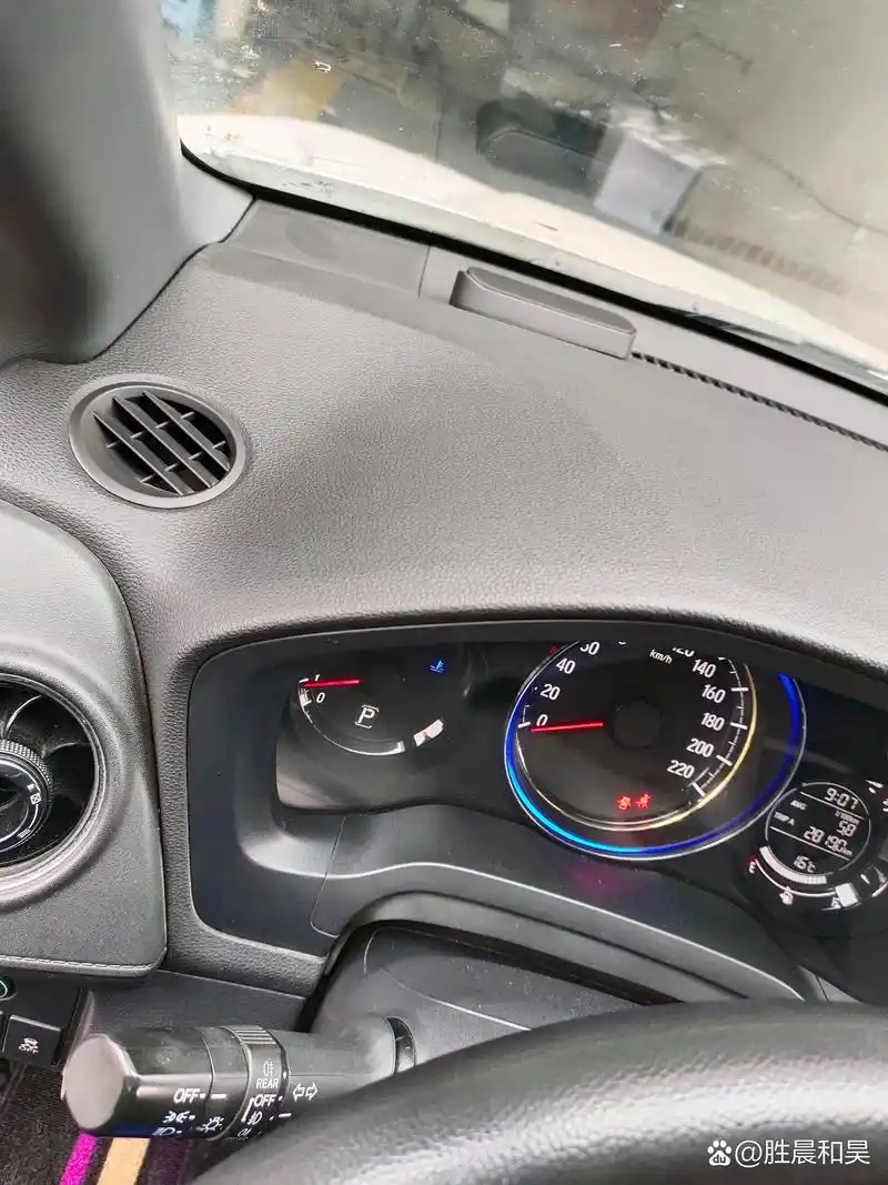 仪表台香水腐蚀发白修复 汽车内饰仪表台香水腐蚀发白修复