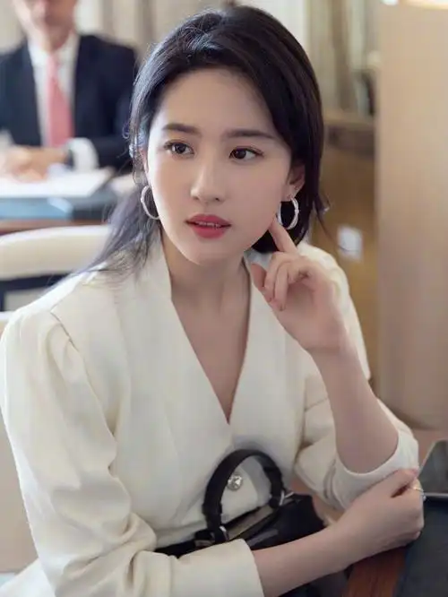 刘亦菲 今日也是为神仙姐姐的美流泪|神仙姐姐|刘亦菲_新浪新闻