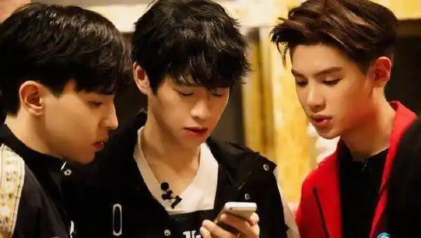 ninepercent成员近况,陈立农对粉丝比心!_王子异_尤长靖_小尤