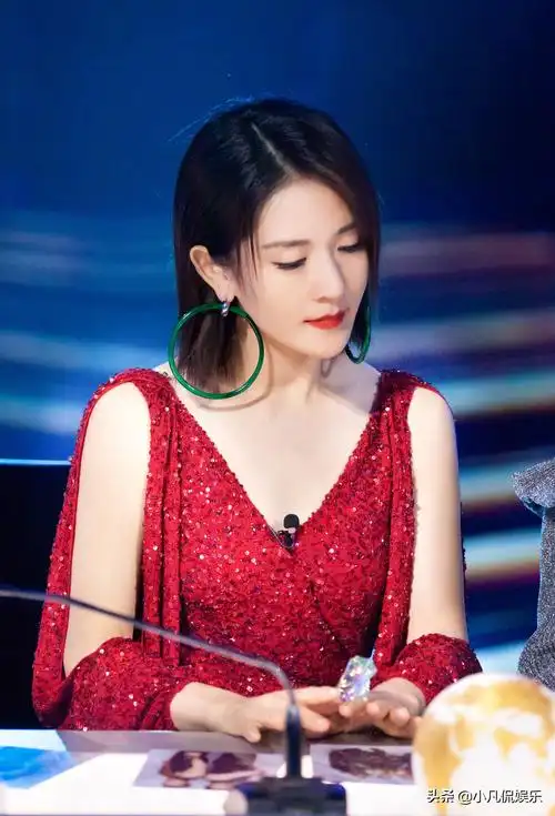 谢娜红色礼服裙惊艳四座