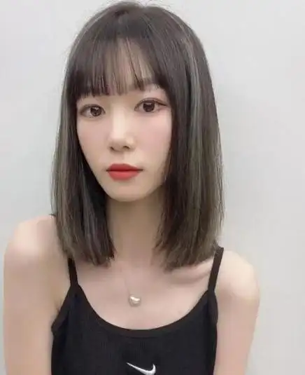 2021好看的直发发型,显露出无比的唯美与曼妙