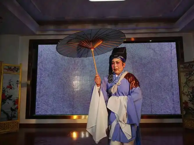 练溪艺术团演出的越剧《珍珠塔》