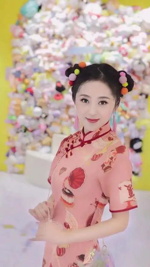 郭津彤《春风别笑我痴情》