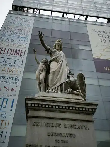 美国有三大自由女神像,这是见到的第二个——宗教自由女神!