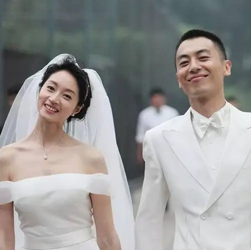 在外是硬汉在家是奶爸,被誉为理想型老公,34岁的"斯文败类"!