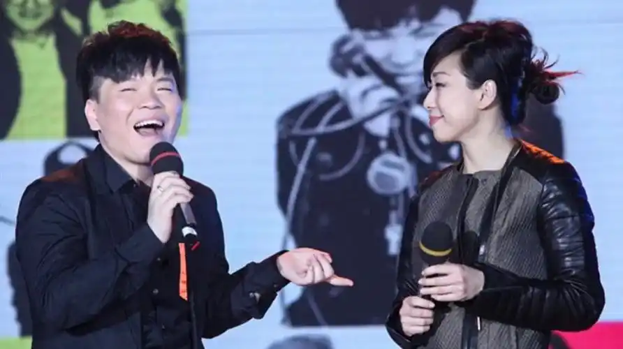 偶像对常石磊的编曲风格有很深的影响,王菲当然也是其中的重点.