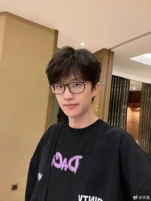 #许嵩演唱会六城官宣##许嵩时隔5年再开演唱会#