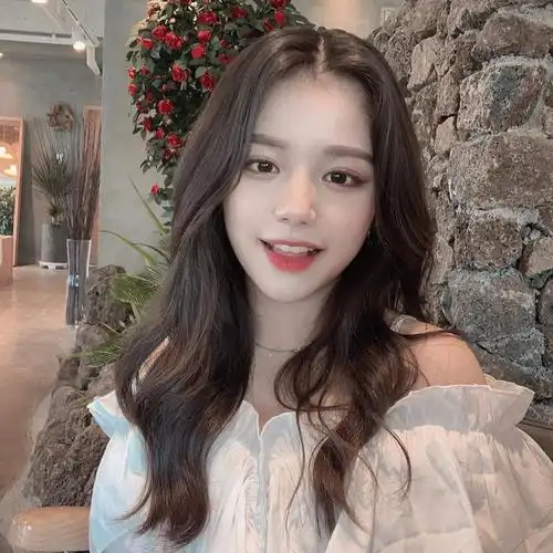 中分微卷长发,有利于气质的提升