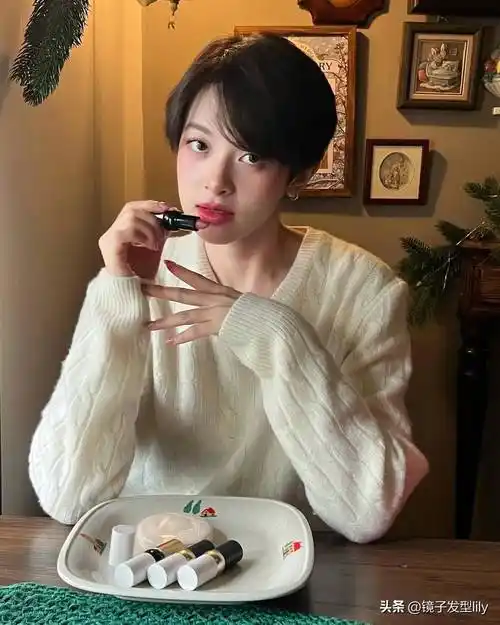 女士发型千千万我最爱露耳微分刘海短发时尚好看很迷人