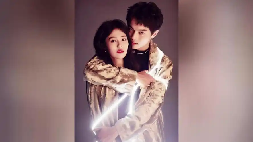 许凯白鹿疑似同居 前后脚上保姆车一起去开工