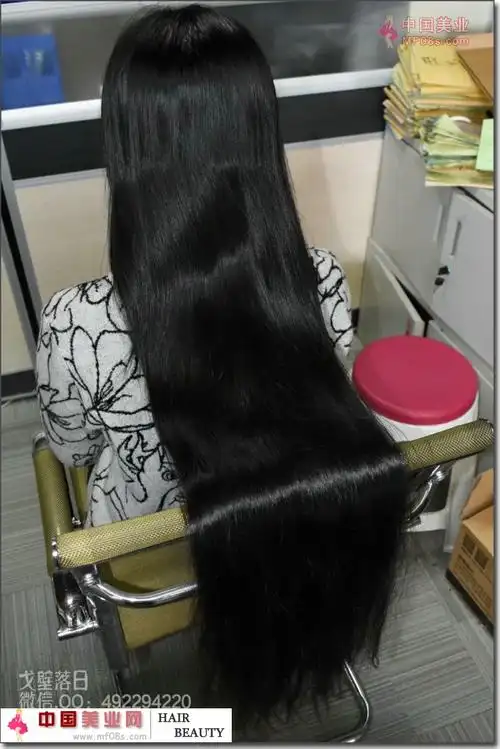 办公室齐脖剪下姑娘乌黑长发戈壁落日265