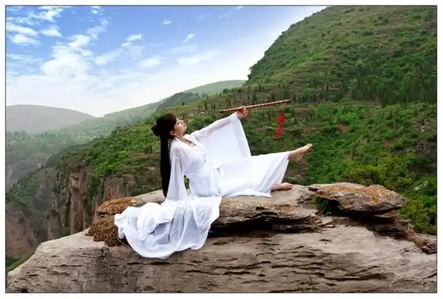 吹笛子女人套图