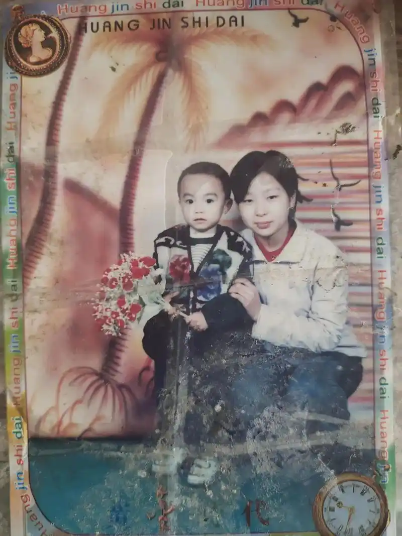 无意间翻出了老照片,时间过得真快,十几年就过去了,不知照片中 - 抖音