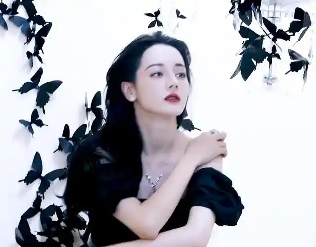 迪丽热巴拍摄动图蝴蝶公主美神降临