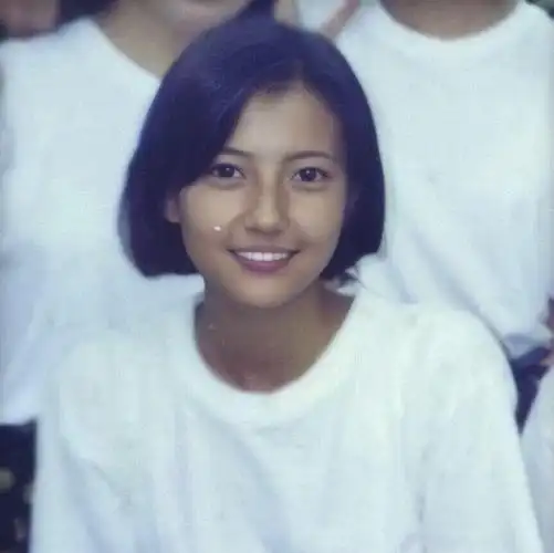 高圆圆高中照片曝光,满脸胶原蛋白尽显青涩,网友:怎么这么美