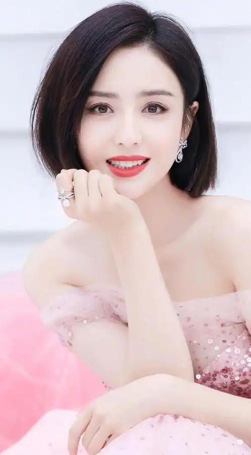 佟丽娅的春晚造型真是太美了!