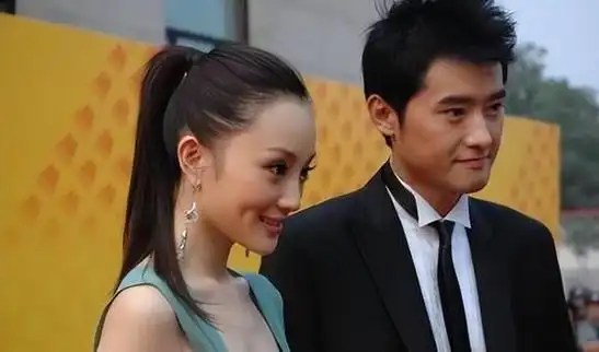 我们的二号嘉宾李晨很快就接替了任泉的位置,成为了李小璐的合法男友.