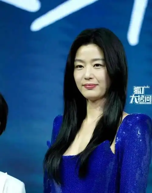 岁月的痕迹,女神的从容——全智贤的自然之美引网友热议