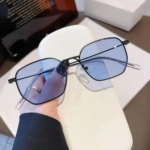 2021年太阳镜韩版多边形小框遮阳墨镜时尚海洋片女潮个性眼镜金灰