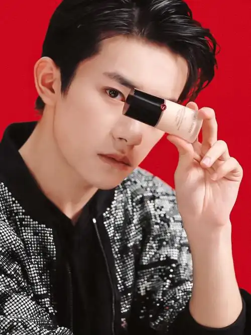 易烊千玺阿玛尼彩妆代言人##易烊千玺送你一朵小红花