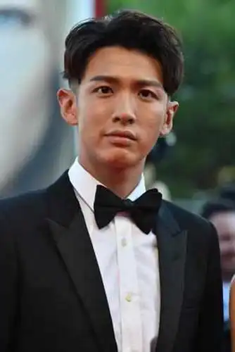 被柯震东的脸丑哭了,到底是什么原因毁了一张鲜肉脸?