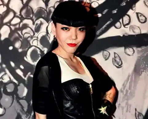 吴莫愁宣布退出娱乐圈放下曾经的辉煌踏上了一条未知的道路