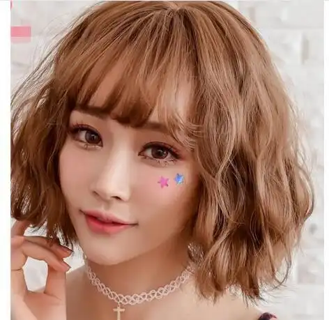 可爱的女生水波纹发型,很蓬松的层次感烫发发型,齐肩式的水波纹发型