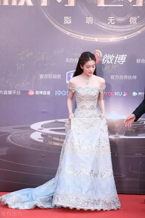 张雪迎这身材,这才是尤物啊!