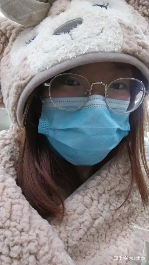 有没有高度近视也漂亮的女孩子呀?