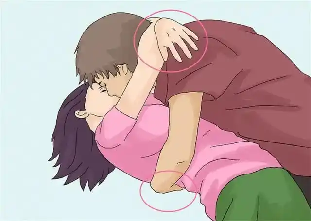 长短脚之恋很多事都要互相迁就,尤其是看到他们接吻时,男生弯低腰