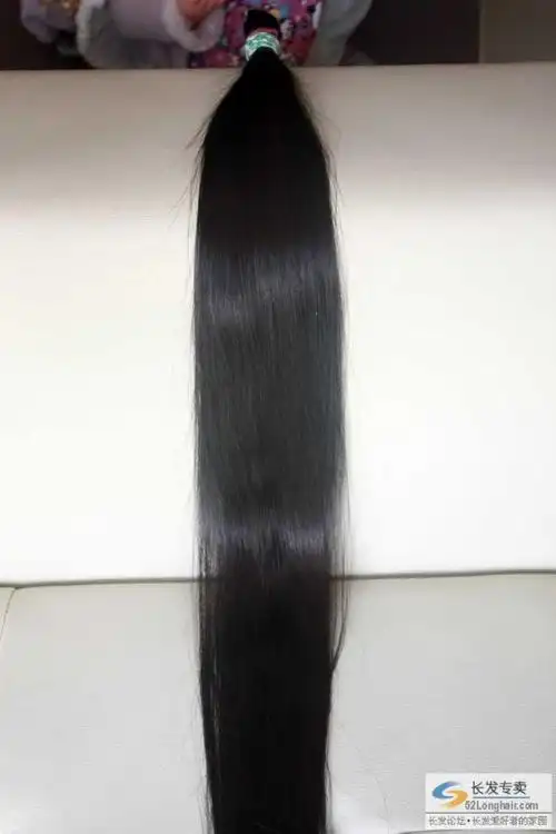 长发女自己剪下一米多长发3