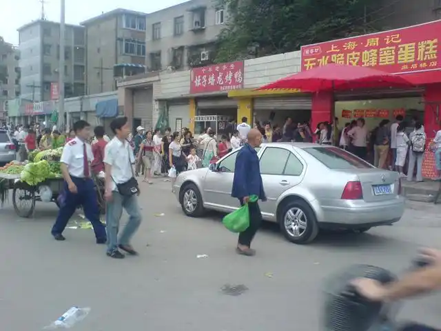 5.12汶川地震老照片:2008年5月12日下午的成都街头