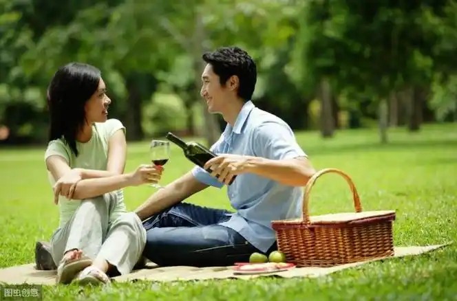 恋爱中男女花钱原则谈恋爱时男女双方如何花钱