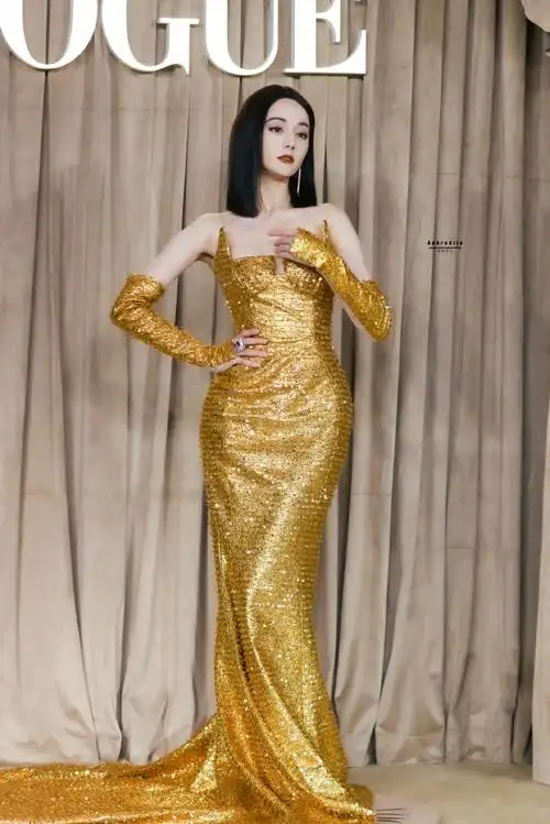 迪丽热巴 郭培高定##迪丽热巴腰臀比 震撼##迪丽热巴 黄金战袍