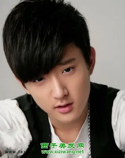 2014男生斜刘海发型大全 扎刘海男生也好看