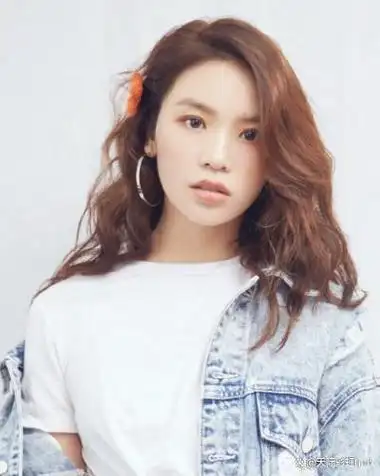 黄英,中国内地女歌手,演员